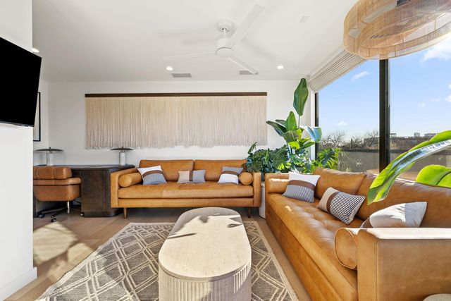 1304 Comal ST, Austin, TX 78702