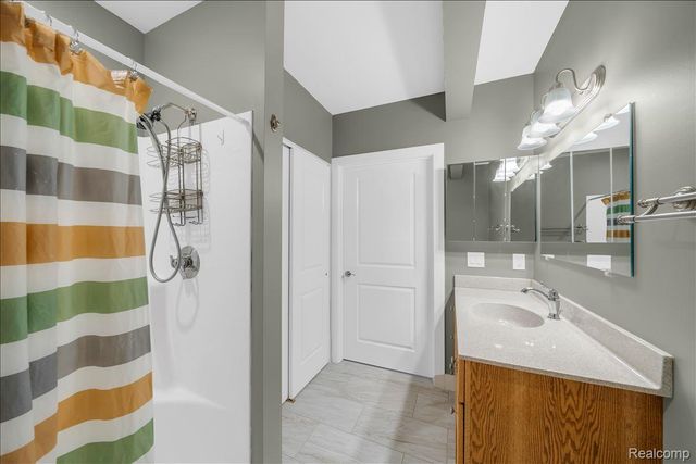 4266 McCandlish Road, Grand Blanc Charter Township, MI 48439