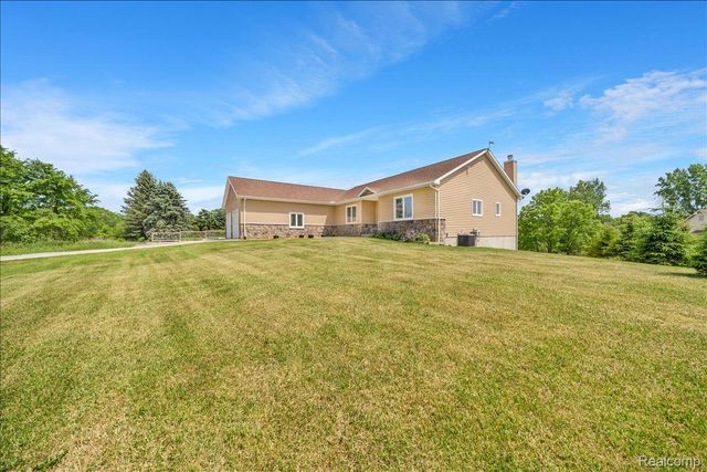 4266 McCandlish Road, Grand Blanc Charter Township, MI 48439