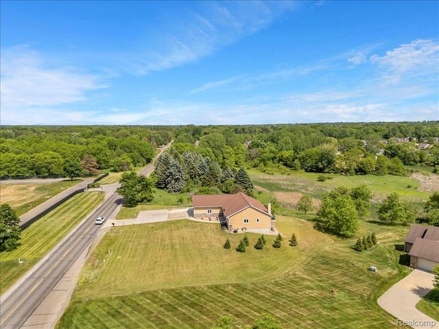 4266 McCandlish Road, Grand Blanc Charter Township, MI 48439