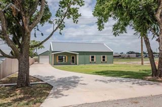 410 W DAISY STREET, Iowa Park, TX 76367