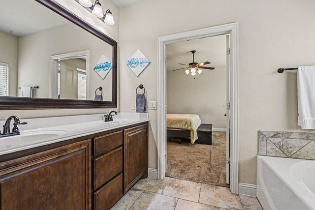 828 Sunflower Court, Aledo, TX 76008