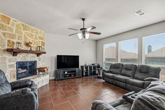 828 Sunflower Court, Aledo, TX 76008