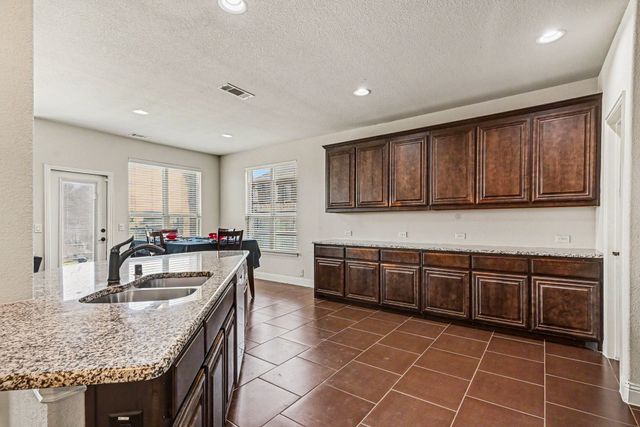 828 Sunflower Court, Aledo, TX 76008