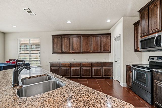 828 Sunflower Court, Aledo, TX 76008