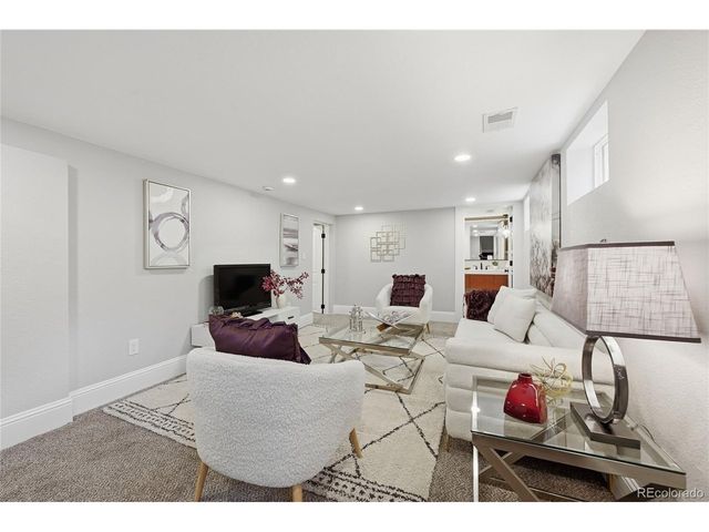 2839 N Fillmore St, Denver, CO 80205