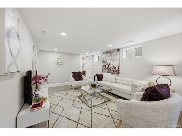 2839 N Fillmore St, Denver, CO 80205