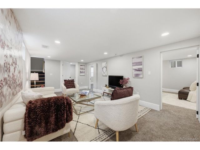 2839 N Fillmore St, Denver, CO 80205