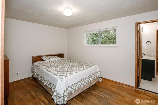 22014 54th Avenue W, Mountlake Terrace, WA 98043