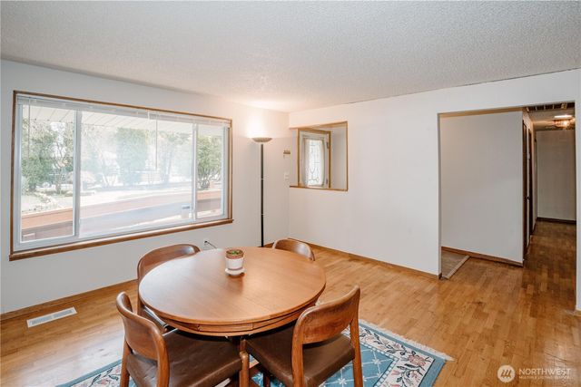 22014 54th Avenue W, Mountlake Terrace, WA 98043