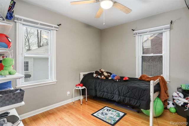 18960 Rockcastle Street, Grosse Pointe, MI 48236