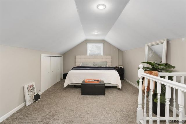 18960 Rockcastle Street, Grosse Pointe, MI 48236