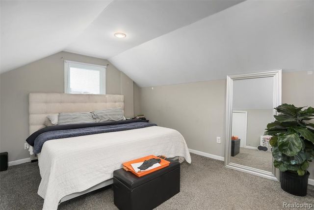 18960 Rockcastle Street, Grosse Pointe, MI 48236