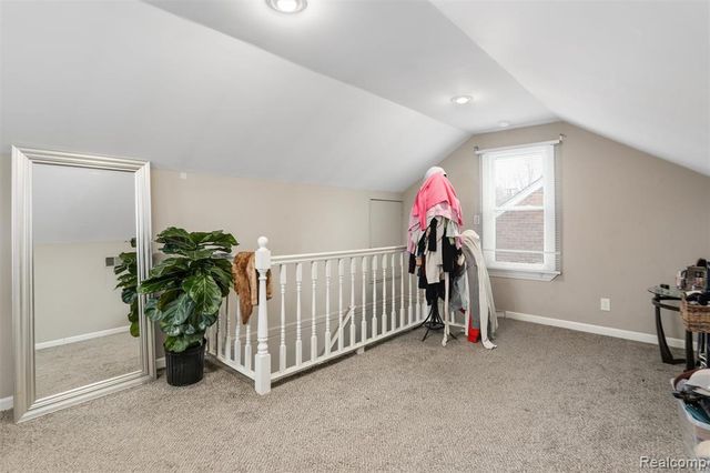 18960 Rockcastle Street, Grosse Pointe, MI 48236