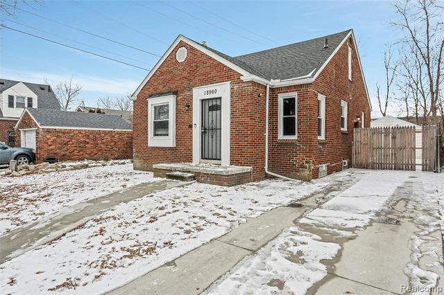 18960 Rockcastle Street, Grosse Pointe, MI 48236