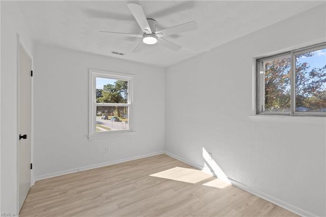 3724 Silina DR, Virginia Beach, VA 23452