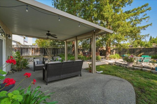 226 Bittercreek Dr, Folsom, CA 95630