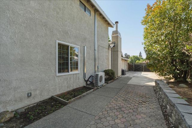 226 Bittercreek Dr, Folsom, CA 95630
