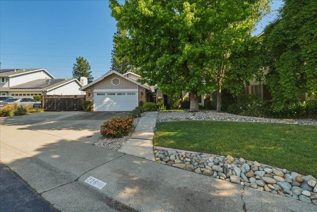 226 Bittercreek Dr, Folsom, CA 95630