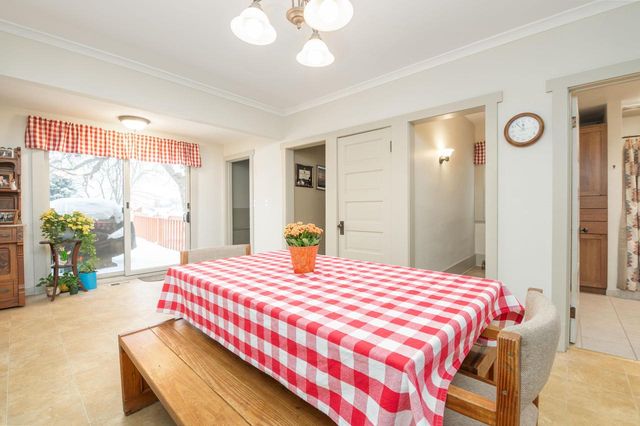 W304N2426 Maple AVENUE, Pewaukee, WI 53072