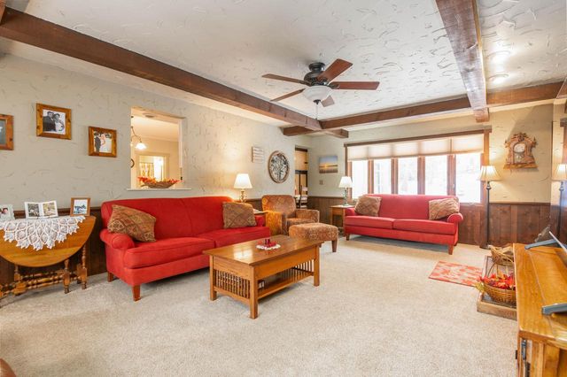 W304N2426 Maple AVENUE, Pewaukee, WI 53072