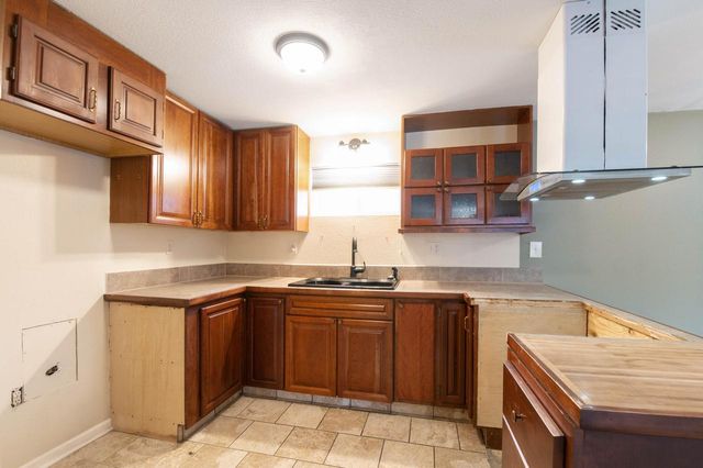 W304N2426 Maple AVENUE, Pewaukee, WI 53072