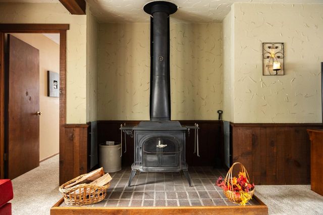 W304N2426 Maple AVENUE, Pewaukee, WI 53072