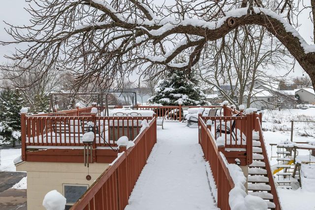 W304N2426 Maple AVENUE, Pewaukee, WI 53072