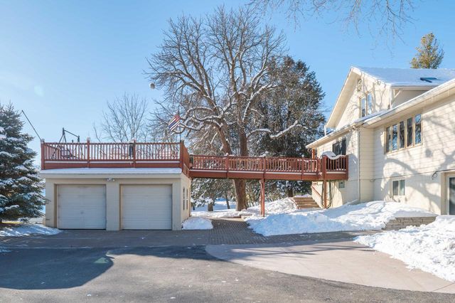 W304N2426 Maple AVENUE, Pewaukee, WI 53072