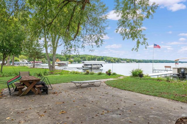 W304N2426 Maple AVENUE, Pewaukee, WI 53072