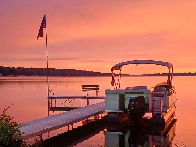 W304N2426 Maple AVENUE, Pewaukee, WI 53072