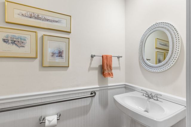 2 Harding Ln, Harwich, MA 02645