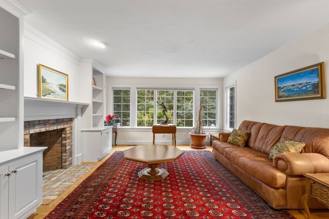 2 Harding Ln, Harwich, MA 02645