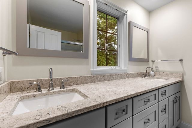 2 Harding Ln, Harwich, MA 02645