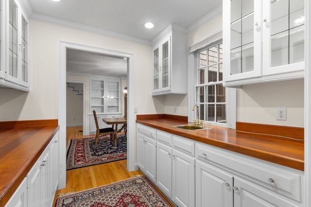 2 Harding Ln, Harwich, MA 02645