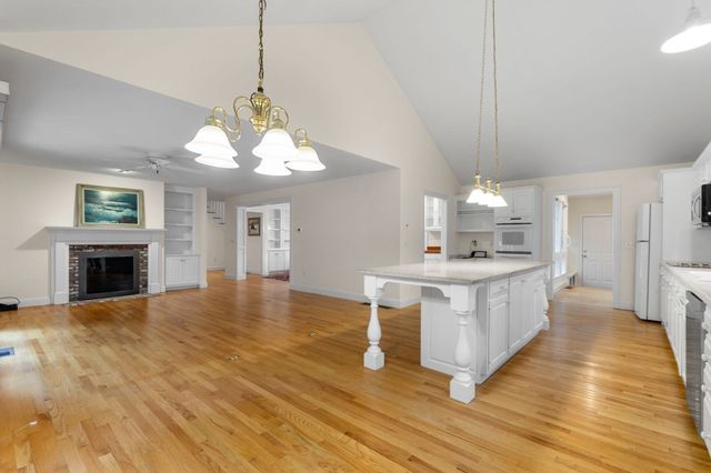 2 Harding Ln, Harwich, MA 02645