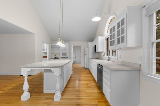 2 Harding Ln, Harwich, MA 02645