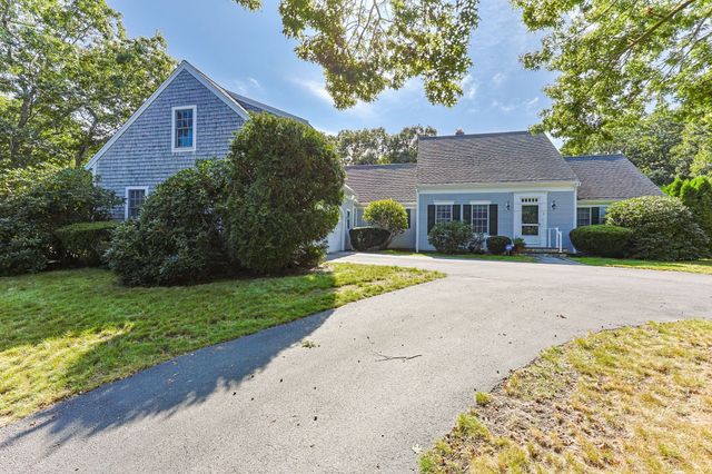 2 Harding Ln, Harwich, MA 02645