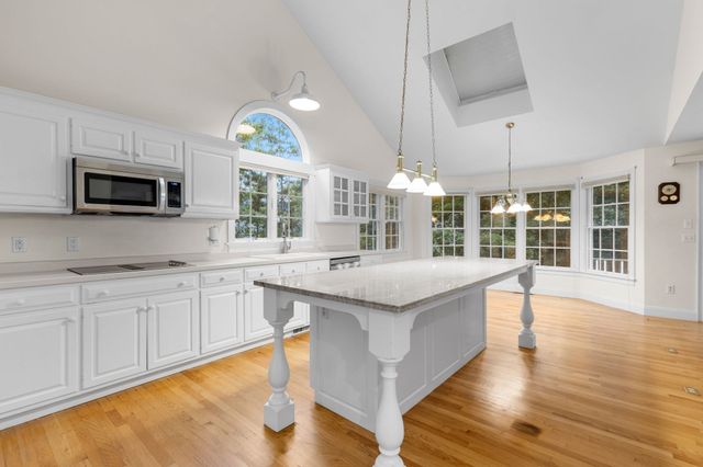 2 Harding Ln, Harwich, MA 02645