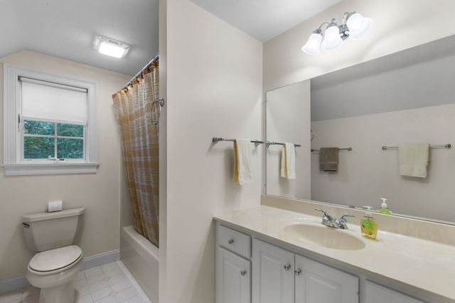 2 Harding Ln, Harwich, MA 02645