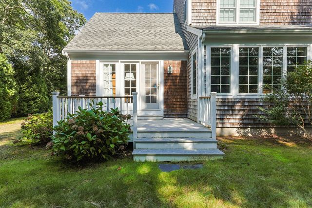 2 Harding Ln, Harwich, MA 02645