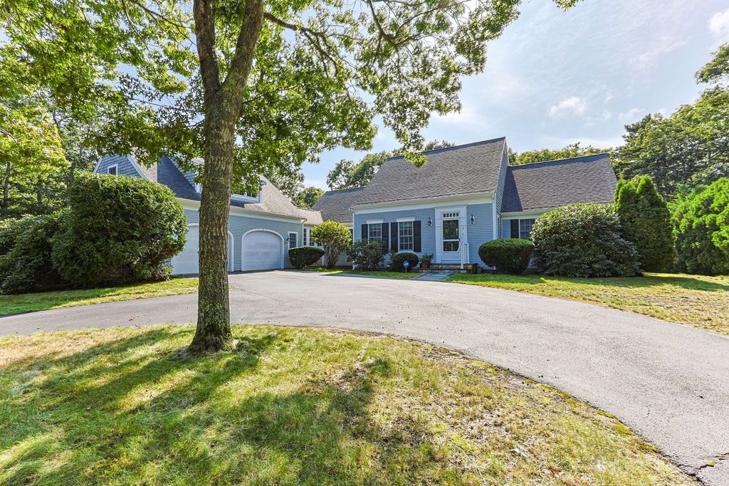 2 Harding Ln, Harwich, MA 02645
