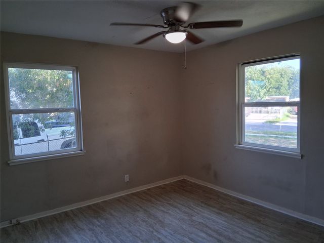 2133 Glenfield Avenue, Dallas, TX 75224