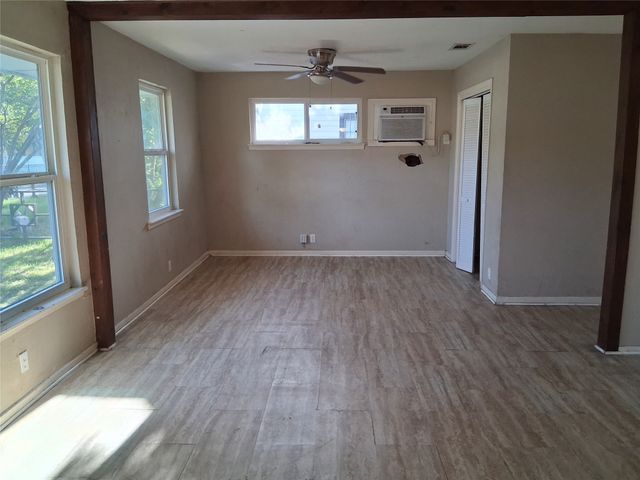 2133 Glenfield Avenue, Dallas, TX 75224