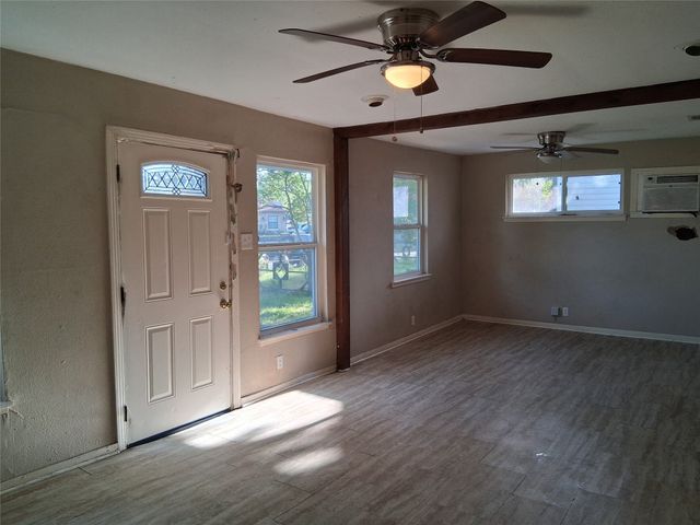 2133 Glenfield Avenue, Dallas, TX 75224