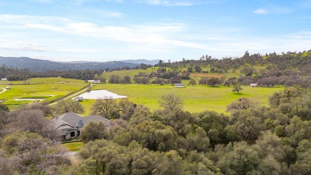 8650 Fraguero Rd, Sonora, CA 95370