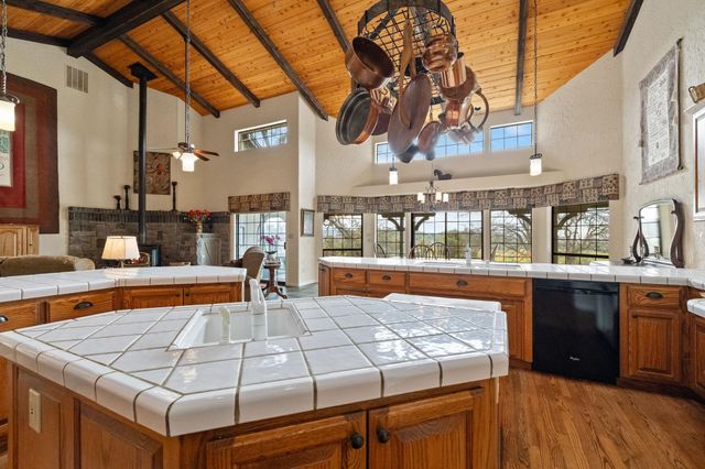 8650 Fraguero Rd, Sonora, CA 95370