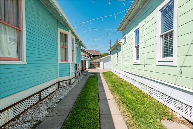 3802 Avenue Q Avenue, Galveston, TX 77550