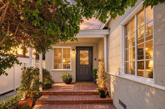 5711 Geyser Avenue, Tarzana, CA 91356