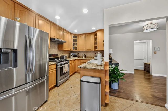 5711 Geyser Avenue, Tarzana, CA 91356